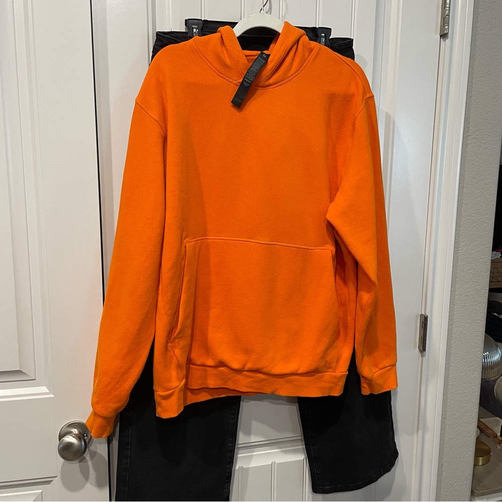 Men’s Lululemon L Hoodie